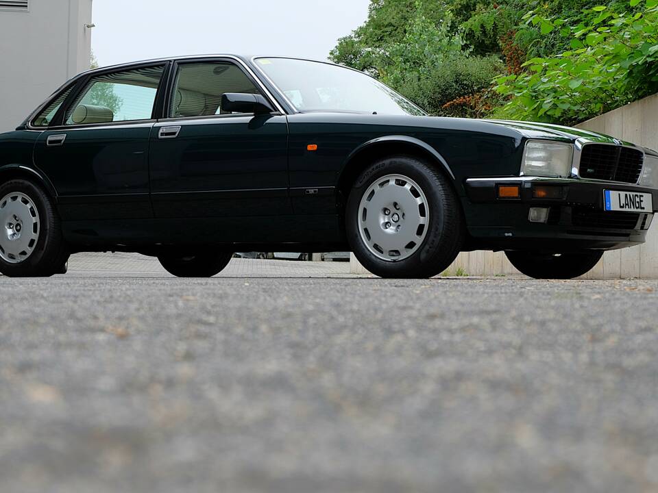 Image 9/77 de Jaguar XJ 40 (XJ-R) (1993)