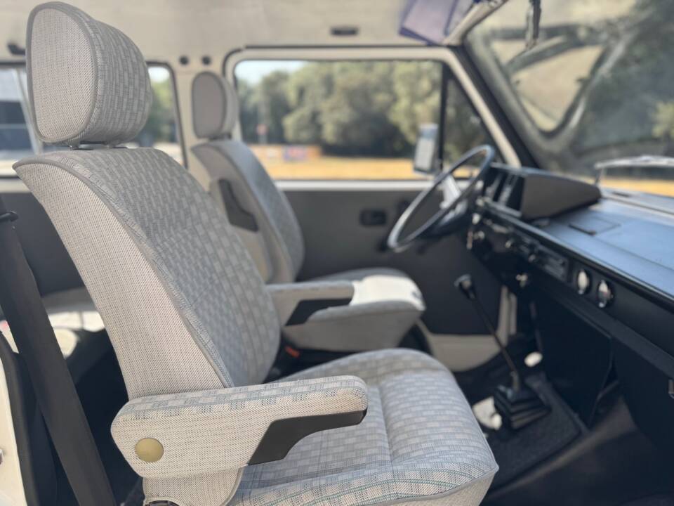 Bild 18/37 von Volkswagen T3 Caravelle 1.9 (1989)