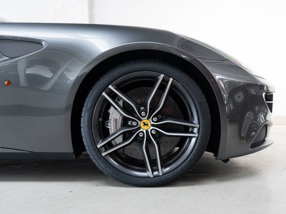 Image 37/47 of Ferrari FF (2015)