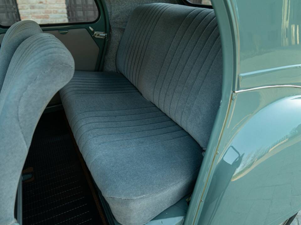 Image 21/41 of Citroën 2 CV (1963)