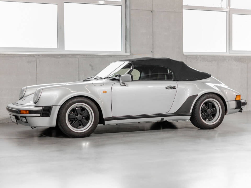 Image 6/9 de Porsche 911 Speedster 3.2 (1989)