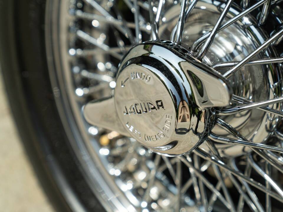 Image 34/50 de Jaguar E-Type 3.8 (1964)