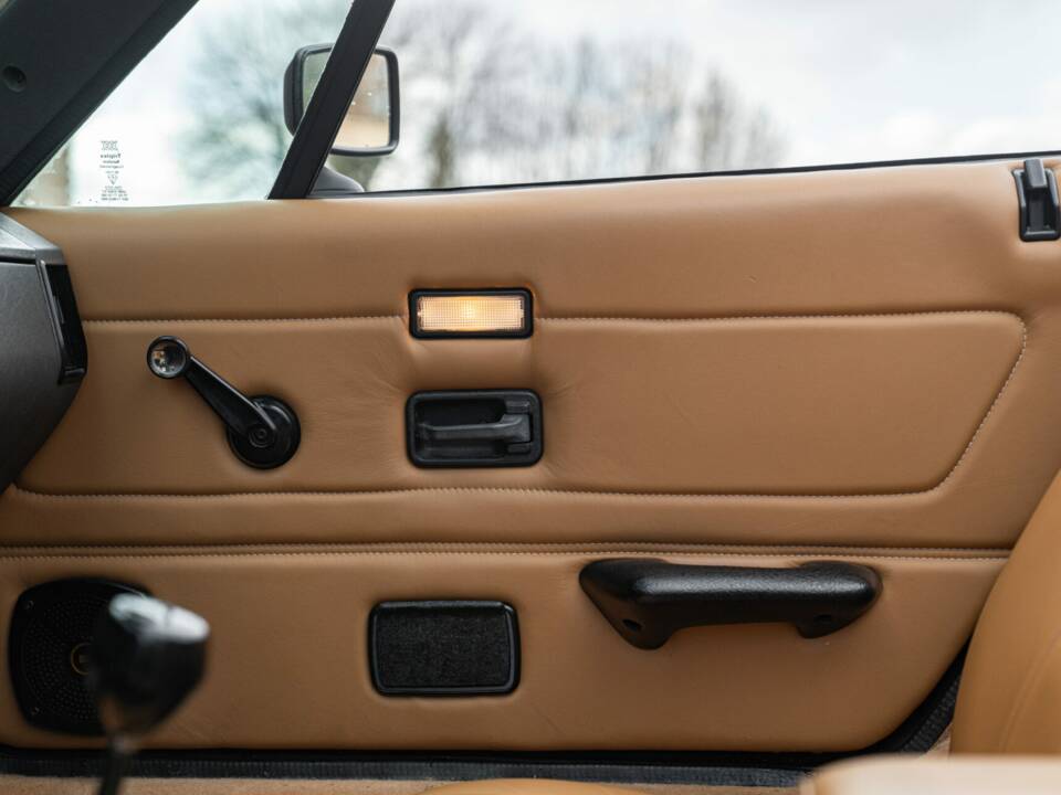 Immagine 43/50 di Triumph TR 7 Europa (1981)