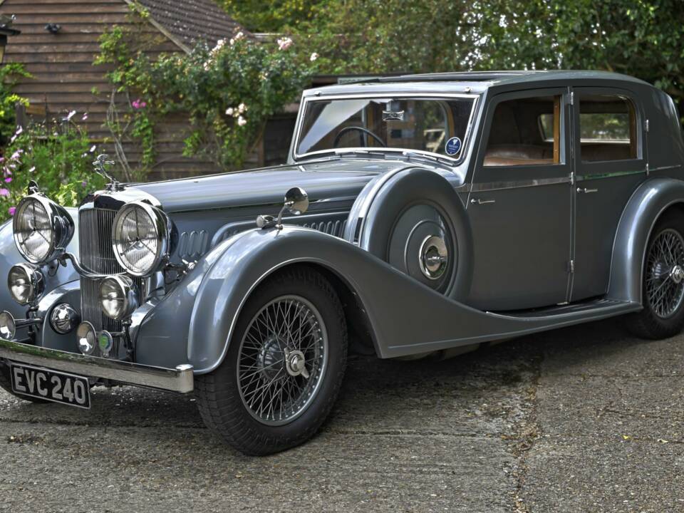 Image 9/50 of Alvis 4.3 Liter Saloon (1940)