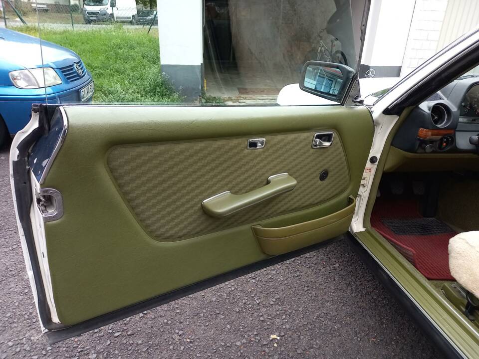 Image 7/15 of Mercedes-Benz 230 CE (1980)