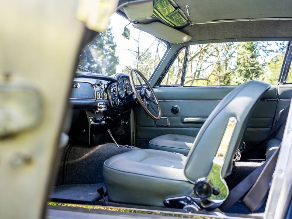 Image 48/62 of Aston Martin DB 6 (1967)