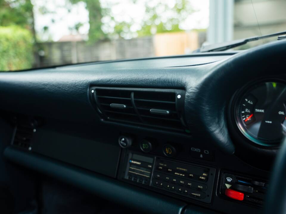 Image 25/50 of Porsche 911 Turbo LE (1989)