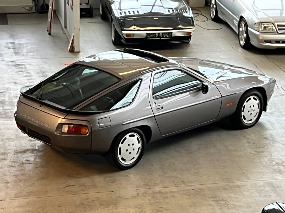 Afbeelding 35/59 van Porsche 928 S (1985)
