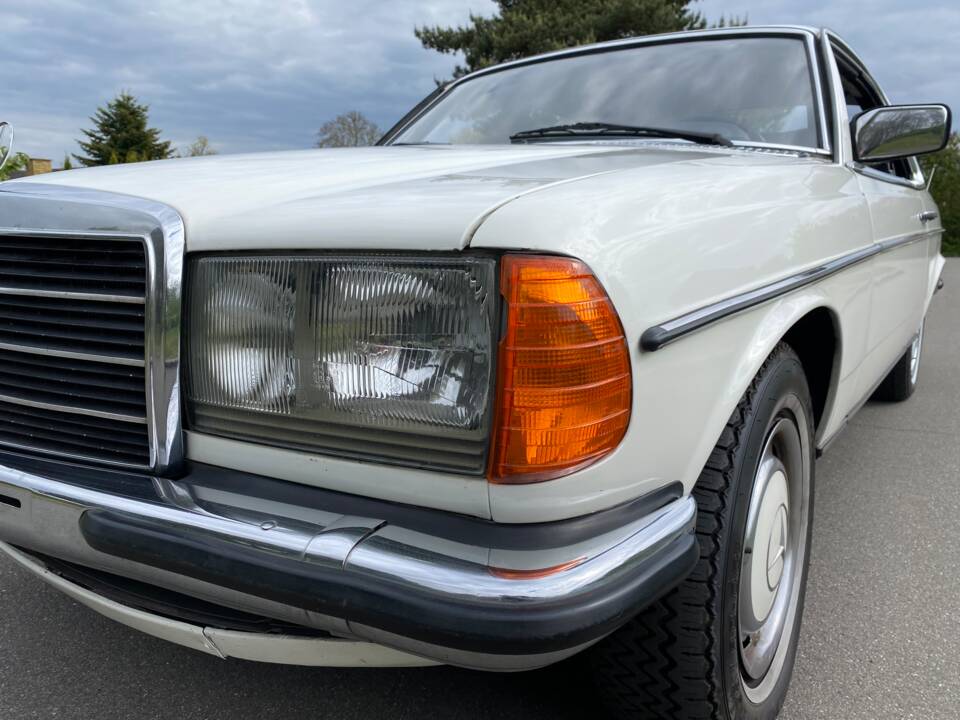 Image 11/49 of Mercedes-Benz 230 C (1980)