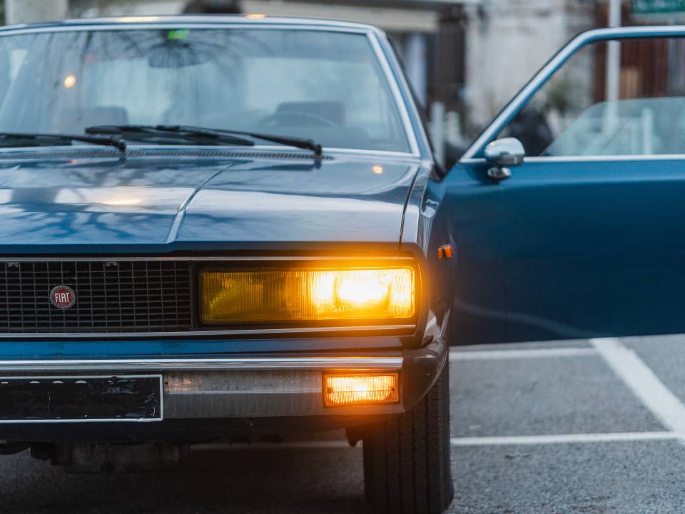 Image 7/37 of FIAT 130 Coupé (1974)