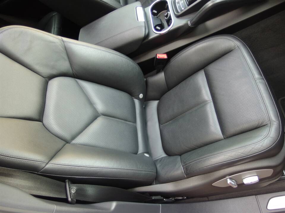 Image 53/98 of Porsche Cayenne S (2010)