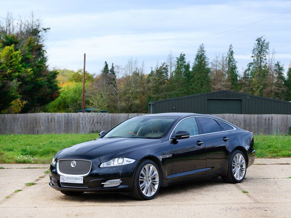 Bild 14/50 von Jaguar XJ 5.0 (2011)