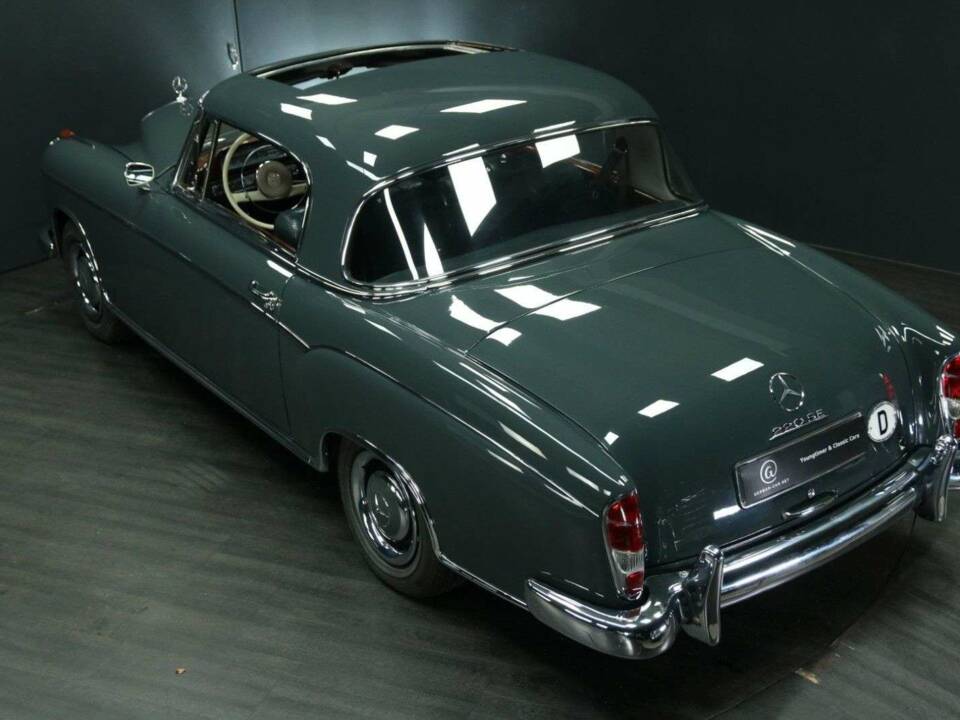 Bild 44/49 von Mercedes-Benz 220 SE (1960)