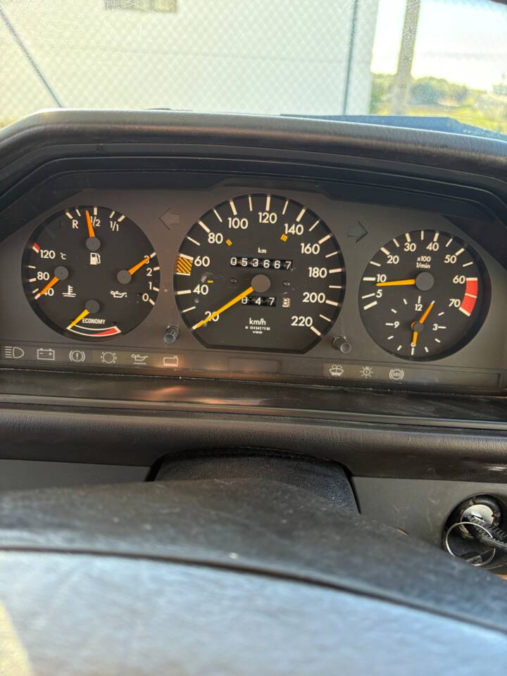 Immagine 5/14 di Mercedes-Benz 230 TE (1987)