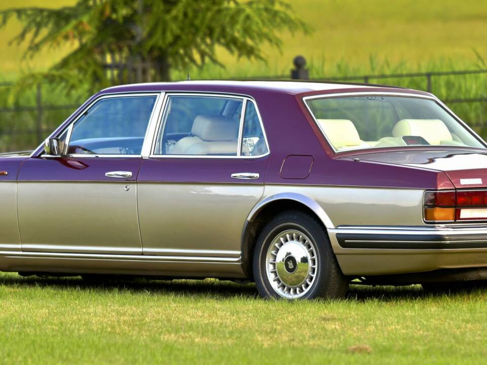 Image 13/50 of Rolls-Royce New Silver Dawn (1997)