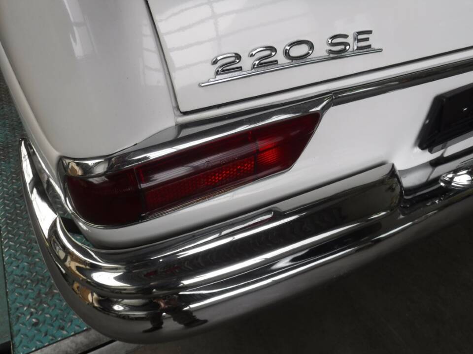 Image 21/50 of Mercedes-Benz 220 SE b (1963)