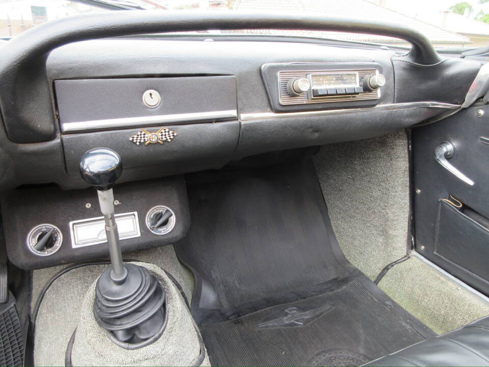 Image 25/40 of Alfa Romeo 2600 Spider (1966)