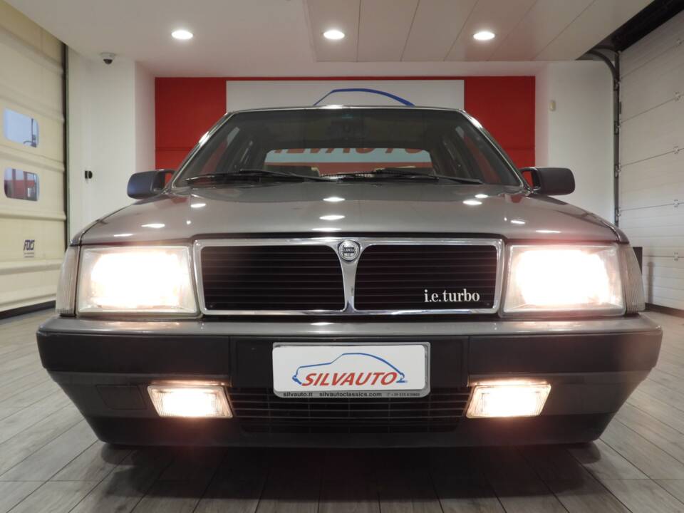 Bild 11/15 von Lancia Thema I.E. Turbo (1986)