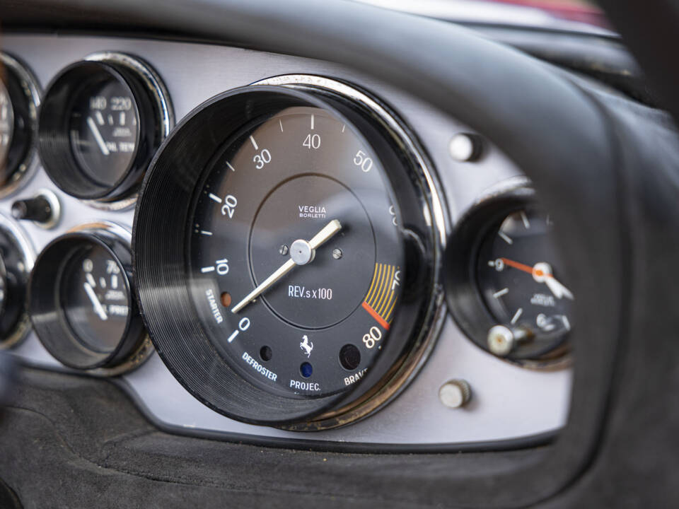 Image 15/40 of Ferrari 365 GTB&#x2F;4 Spyder (1973)