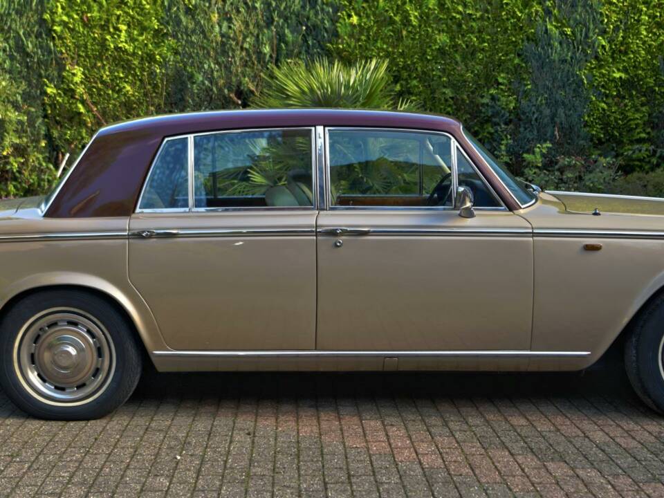 Image 8/50 of Rolls-Royce Silver Shadow II (1977)