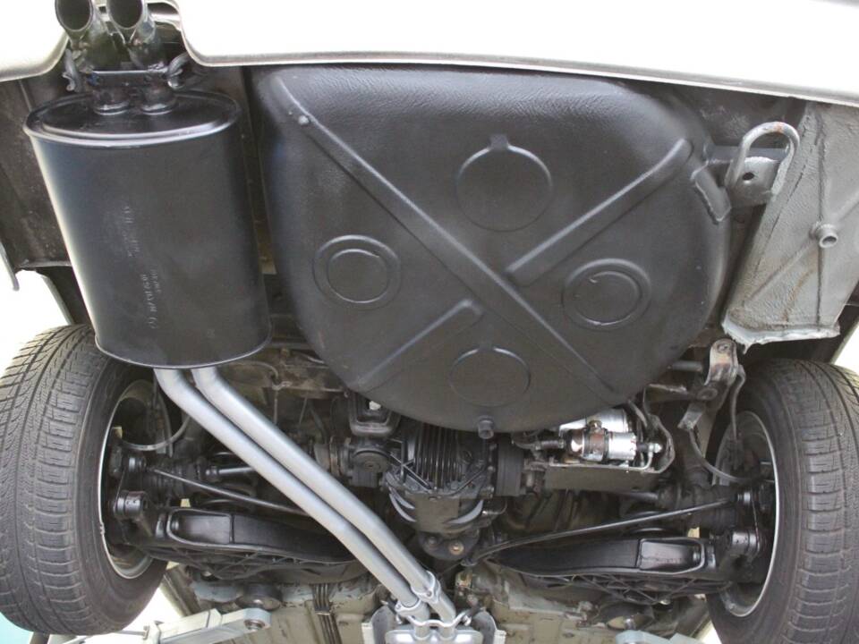 Image 21/29 of Mercedes-Benz 500 SL (1986)