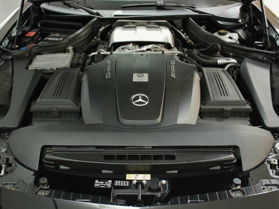 Image 15/15 of Mercedes-Benz SLS AMG GT (2015)