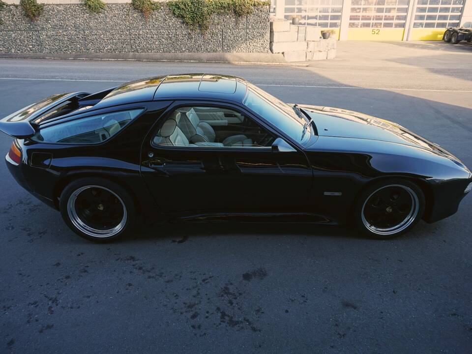 Image 9/67 of Porsche 928 S4 (1988)