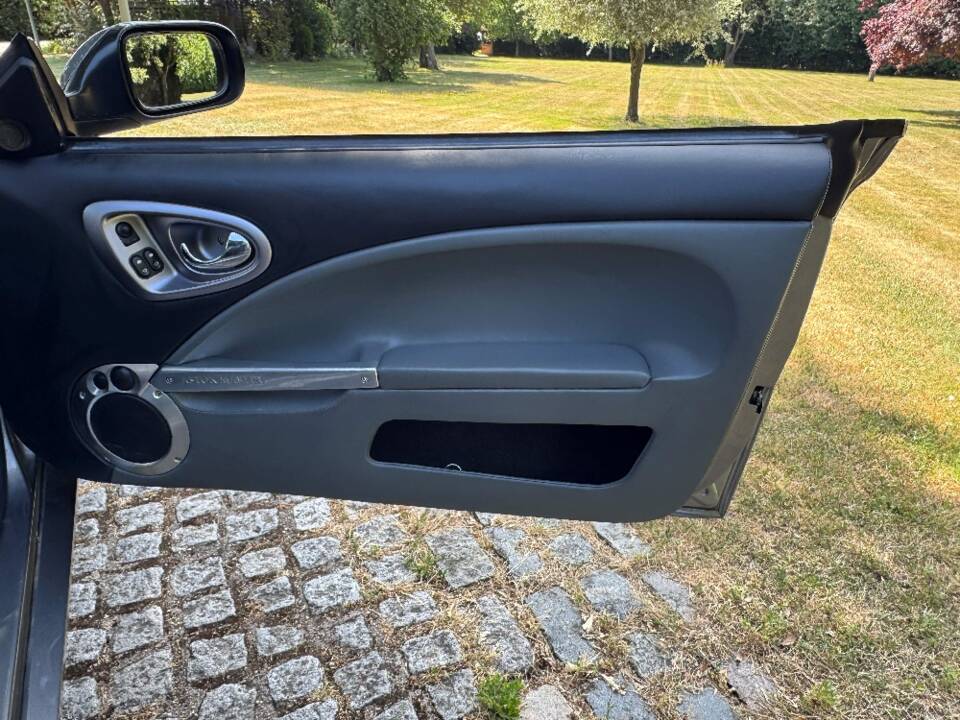Image 25/40 of Aston Martin V12 Vanquish (2002)