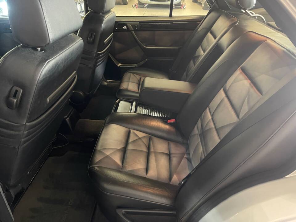 Bild 18/19 von Mercedes-Benz E 60 AMG (1993)