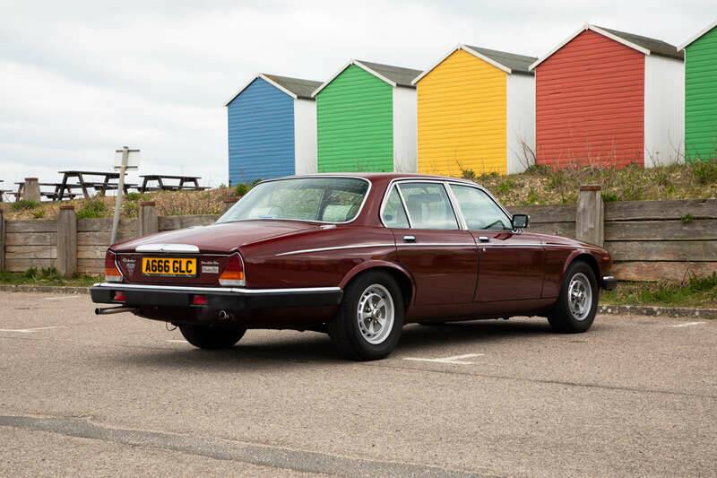 Image 10/50 of Daimler Double Six (1983)
