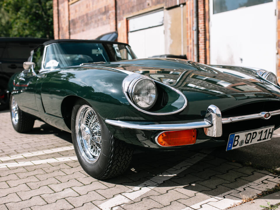 Image 9/63 de Jaguar E-Type (1969)