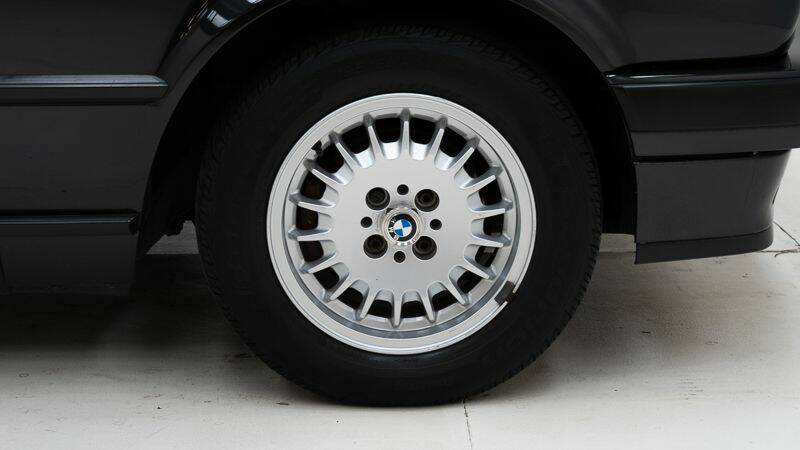 Bild 12/15 von BMW 318i (1992)