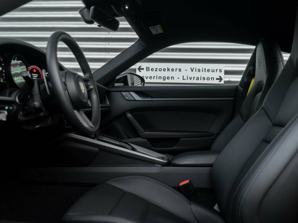 Image 21/30 of Porsche 911 Carrera (2022)