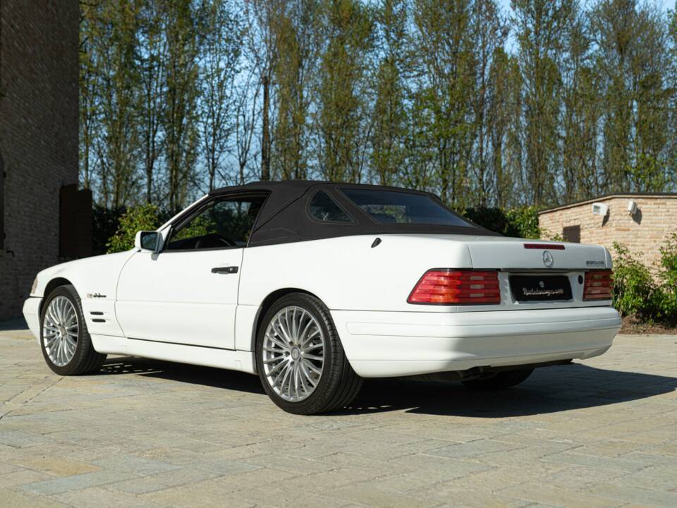 Image 7/50 of Mercedes-Benz SL 320 (1997)
