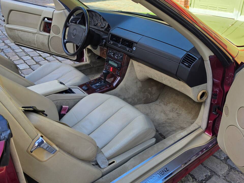 Image 30/100 of Mercedes-Benz 300 SL-24 (1991)