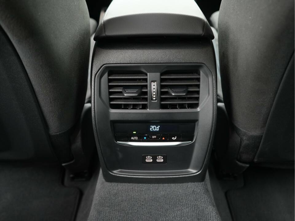 Image 46/50 of BMW 330i xDrive Touring (2025)
