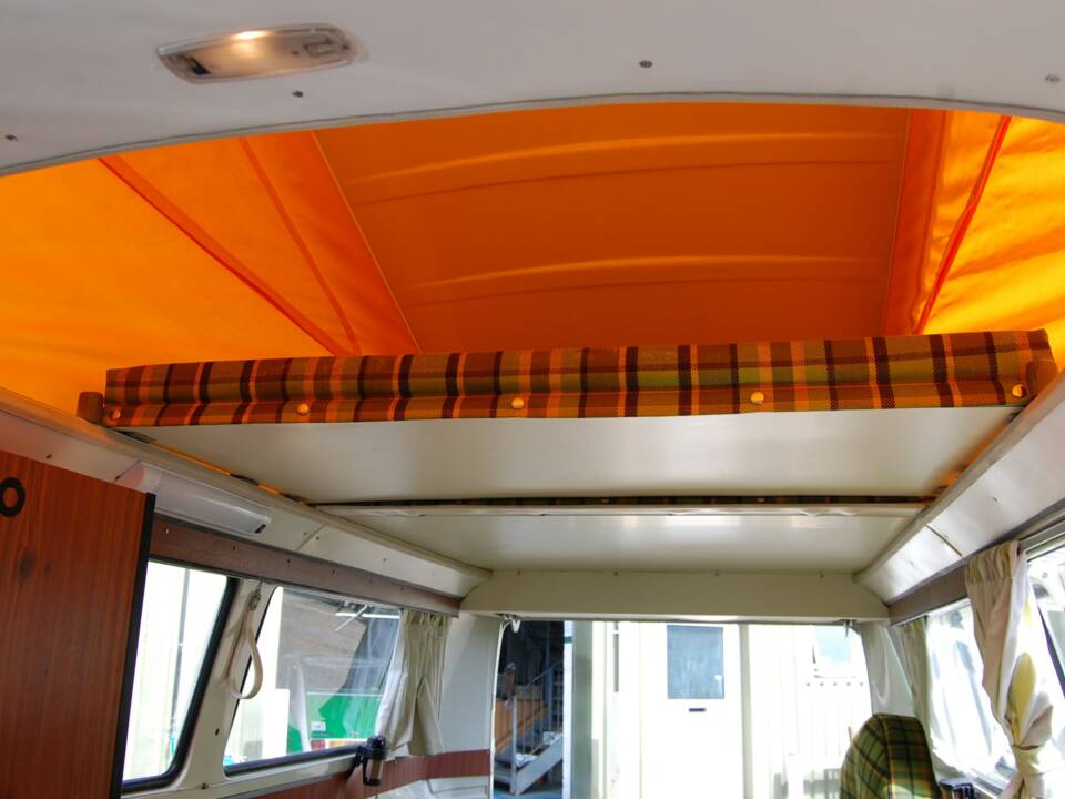 Imagen 11/12 de Volkswagen T2b Westfalia (1975)