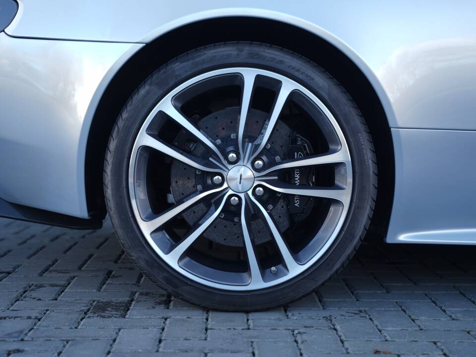 Immagine 49/50 di Aston Martin DBS (2011)