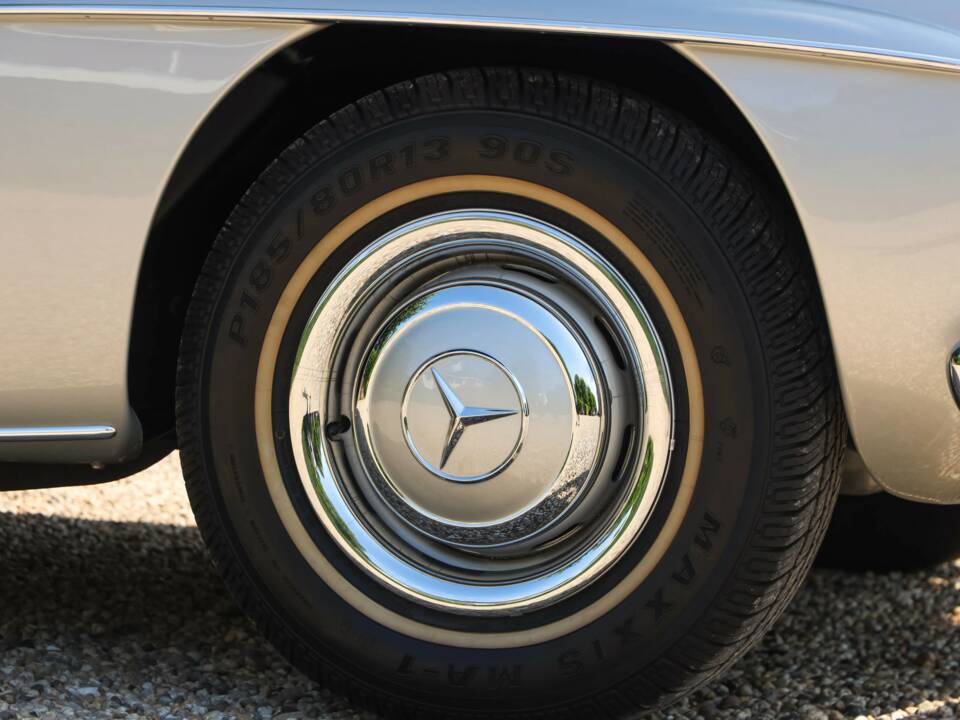 Image 43/50 de Mercedes-Benz 190 SL (1960)