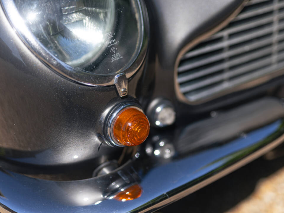 Bild 40/50 von Aston Martin DB 6 Vantage (1970)