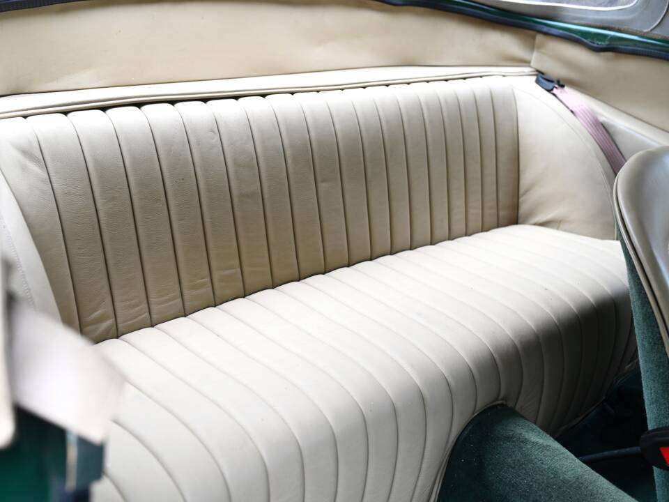 Image 16/20 of Daimler SP 250 (1962)