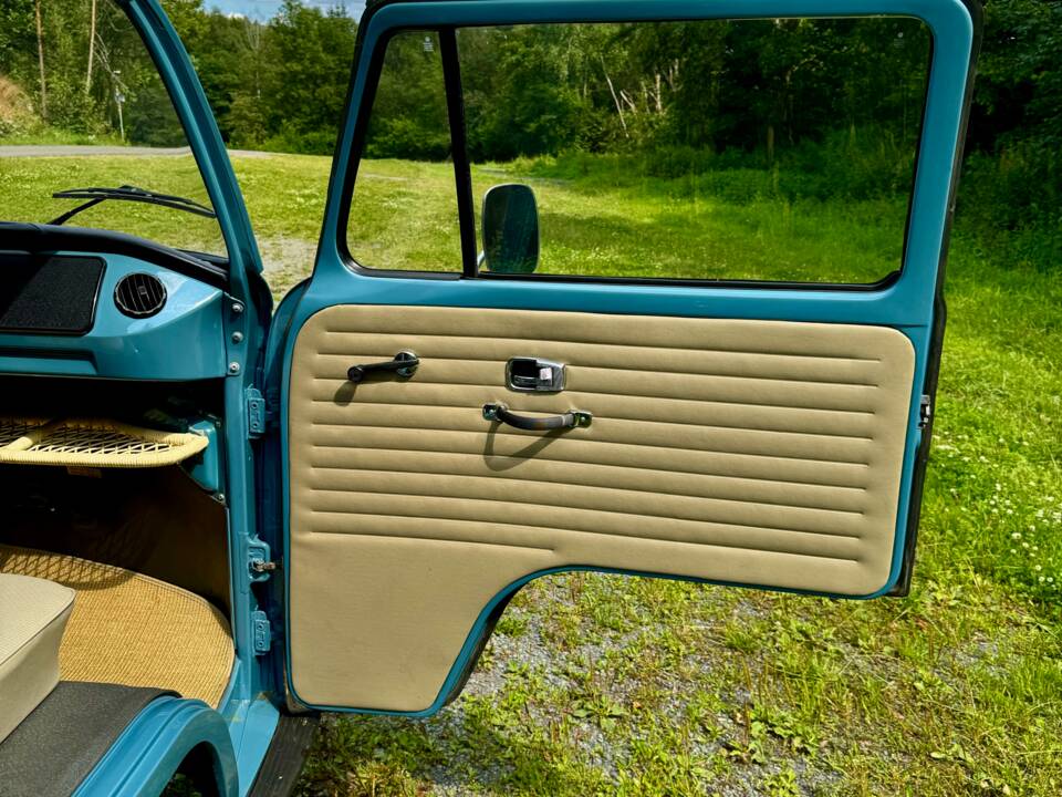 Image 12/15 of Volkswagen T2a pickup (1968)