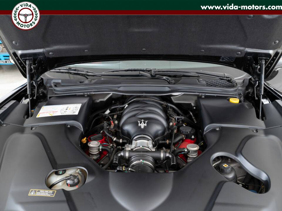 Image 8/15 of Maserati GranTurismo S (2012)