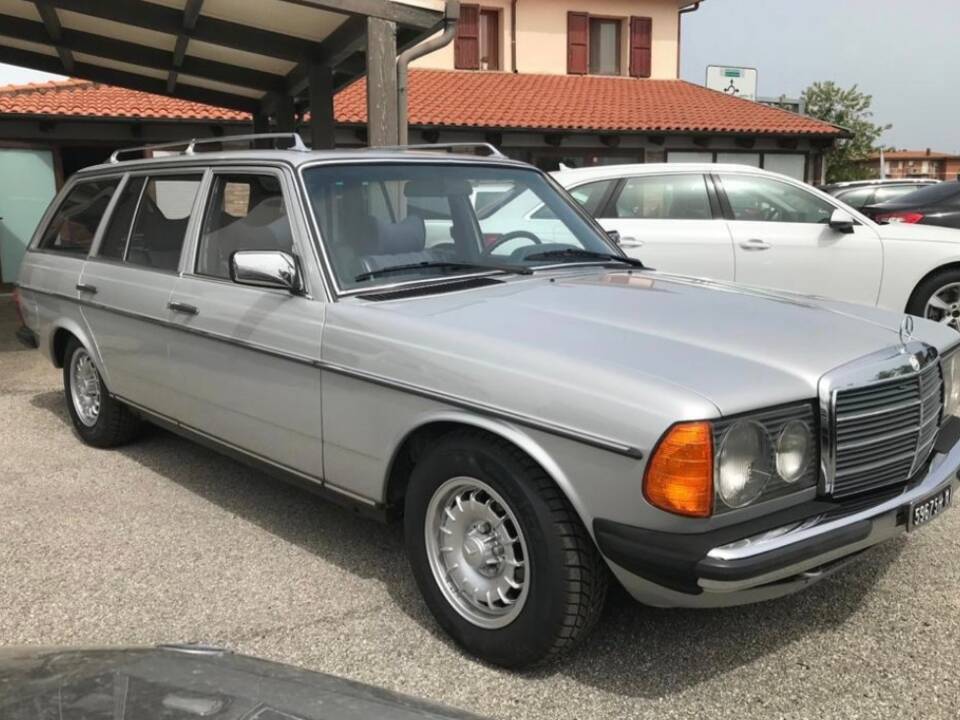 Image 1/22 of Mercedes-Benz 230 T (1979)