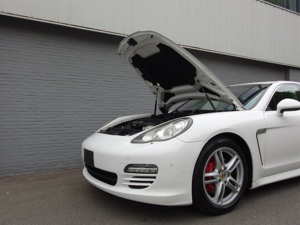 Image 85/98 of Porsche Panamera S (2010)