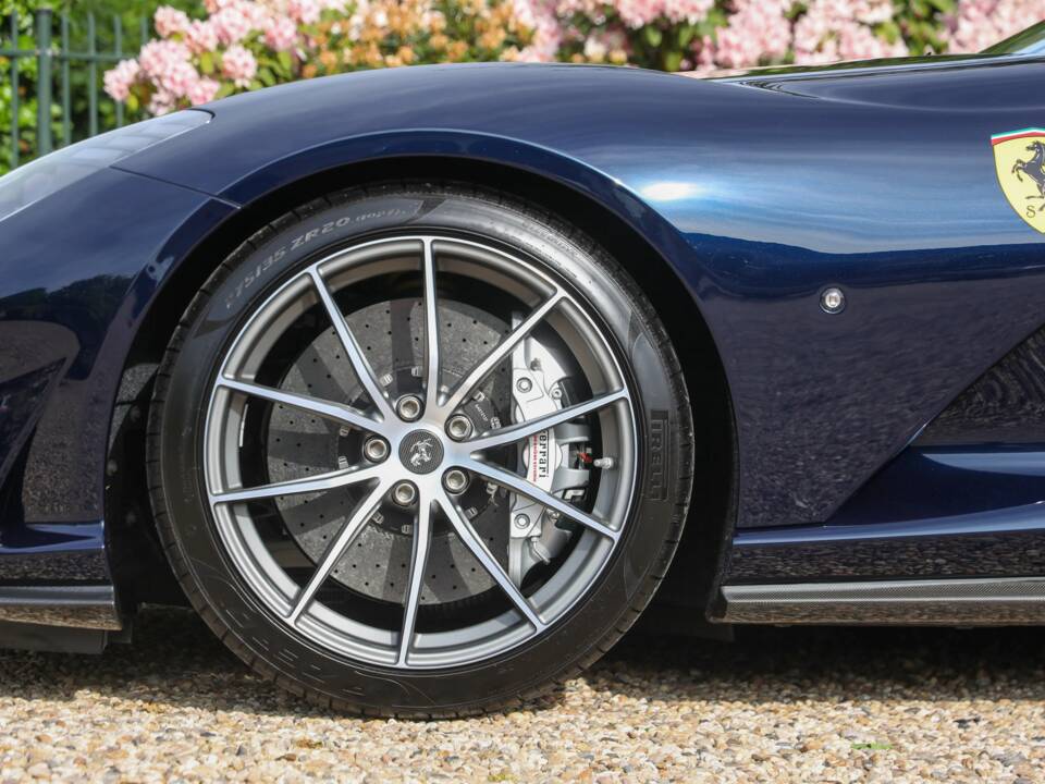 Image 16/50 of Ferrari 812 Superfast (2020)