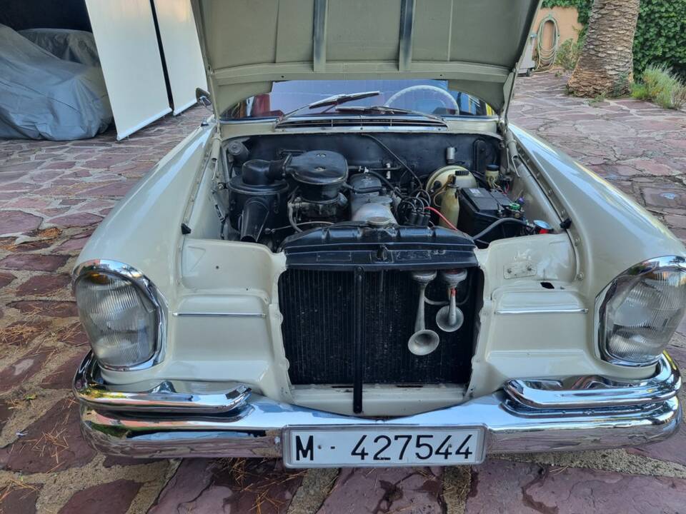 Bild 8/8 von Mercedes-Benz 220 S b (1965)