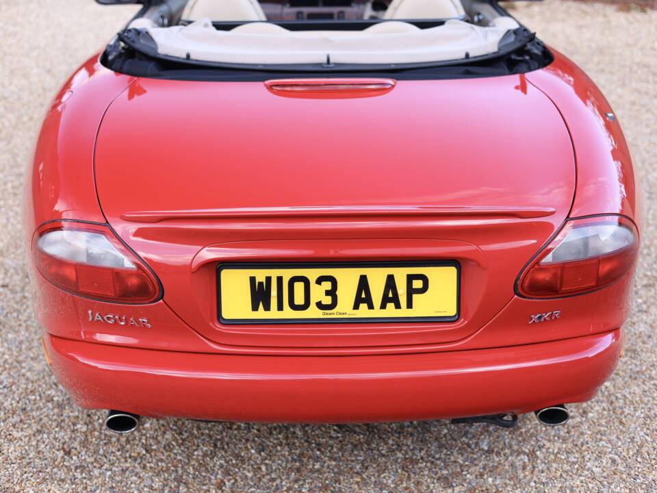 Image 24/50 de Jaguar XKR (2000)