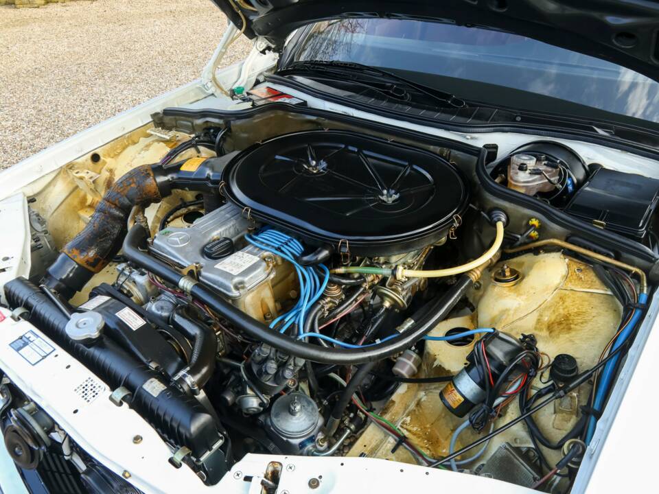 Image 18/50 de Mercedes-Benz 280 S (1988)