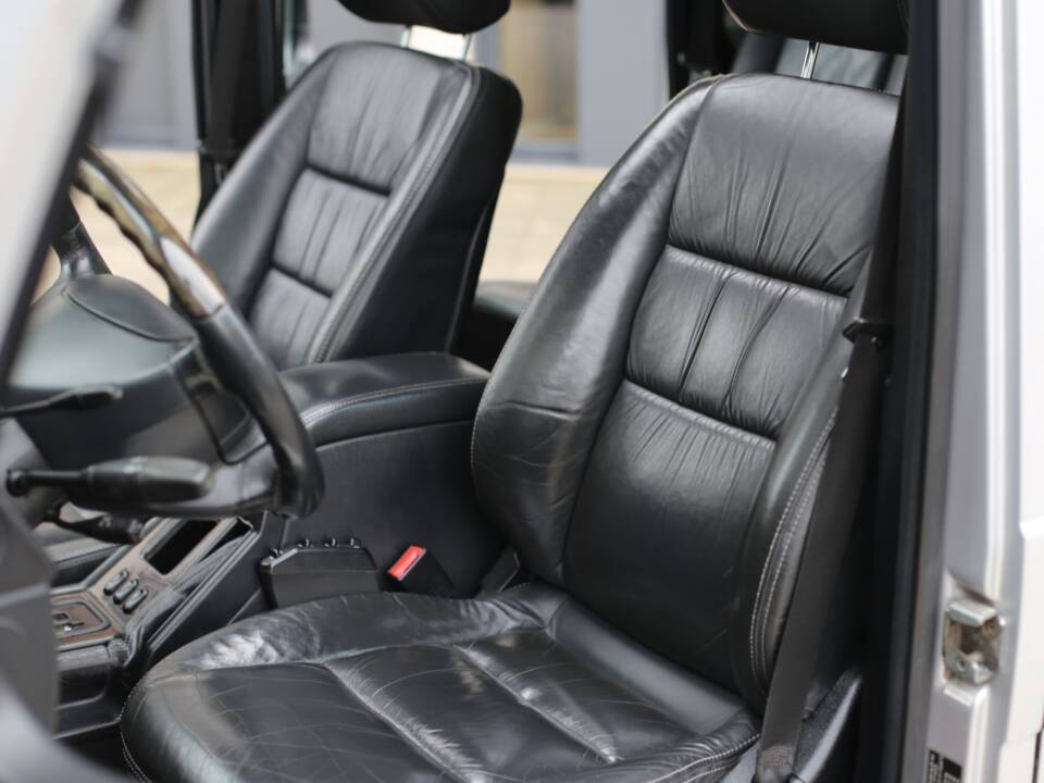 Image 35/64 of Mercedes-Benz G 400 CDI (LWB) (2004)